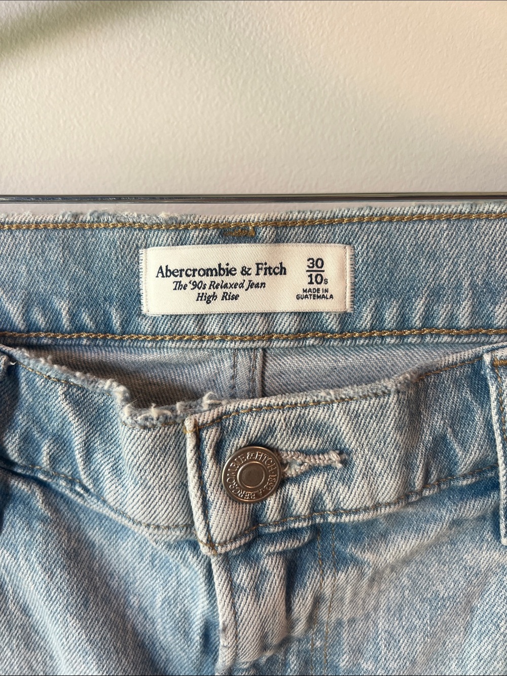 Abercrombie & Fitch 90s Relaxed High Rise Jean Light Blue - Picture 4 of 6